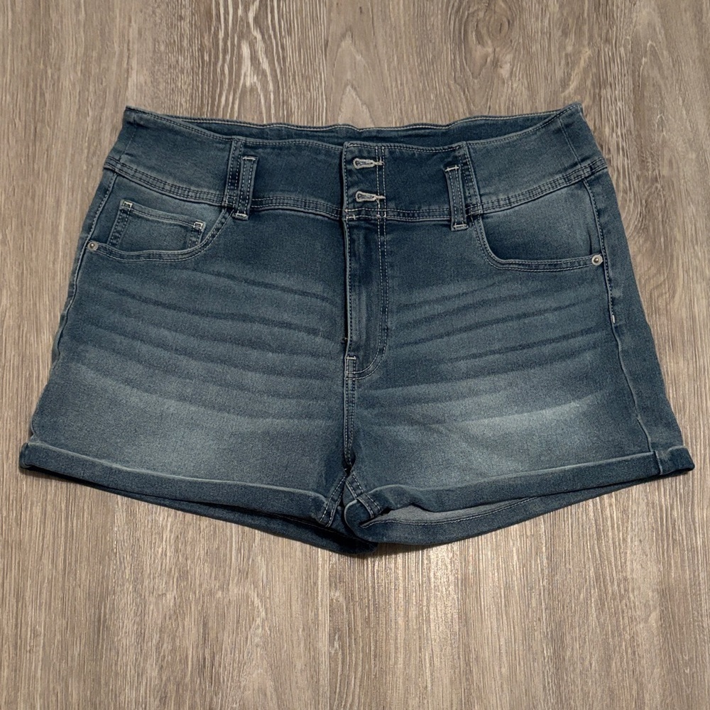 Stretch denim shorts